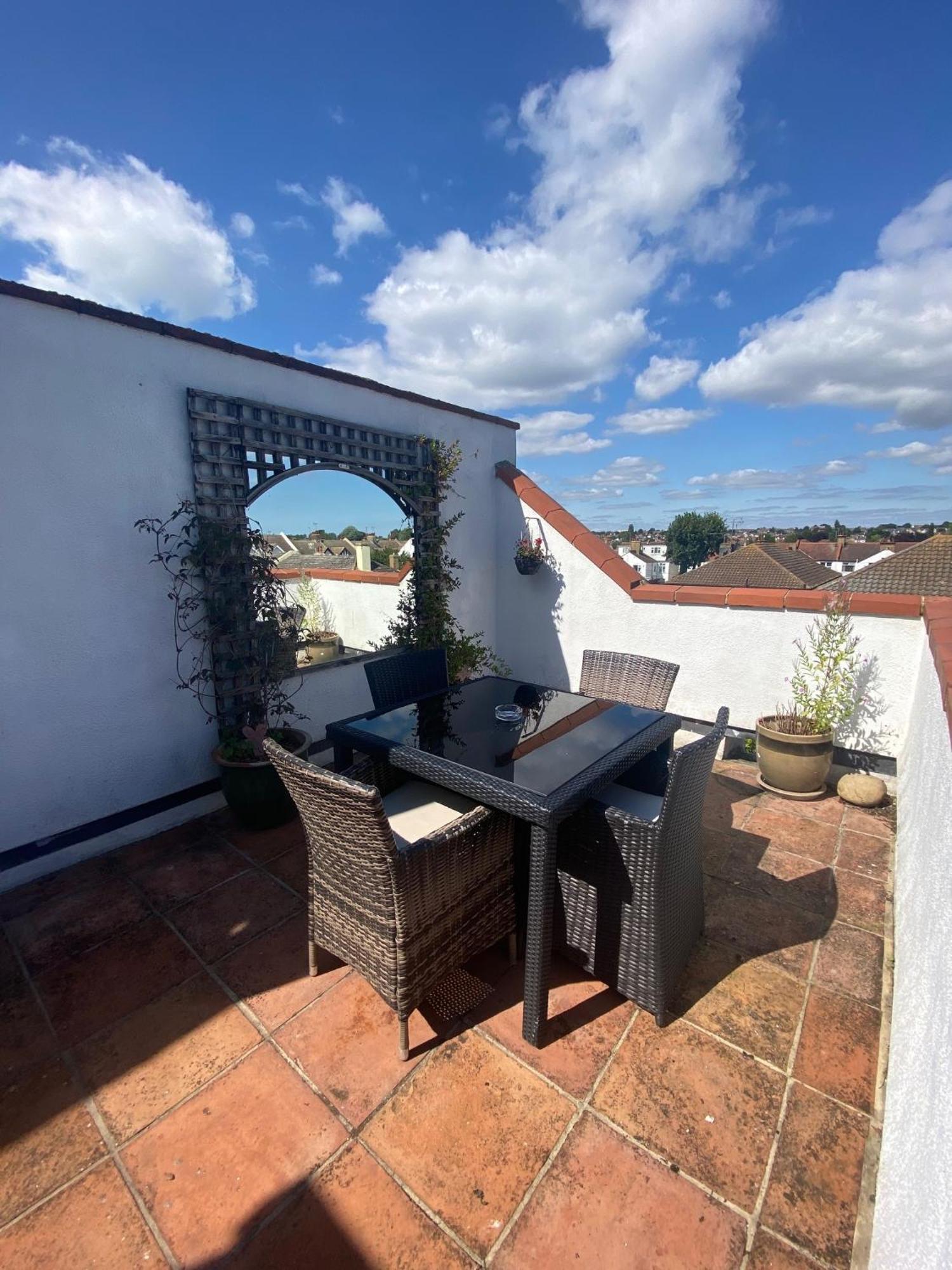 Pebbles Guest House Southend-on-Sea Exterior photo