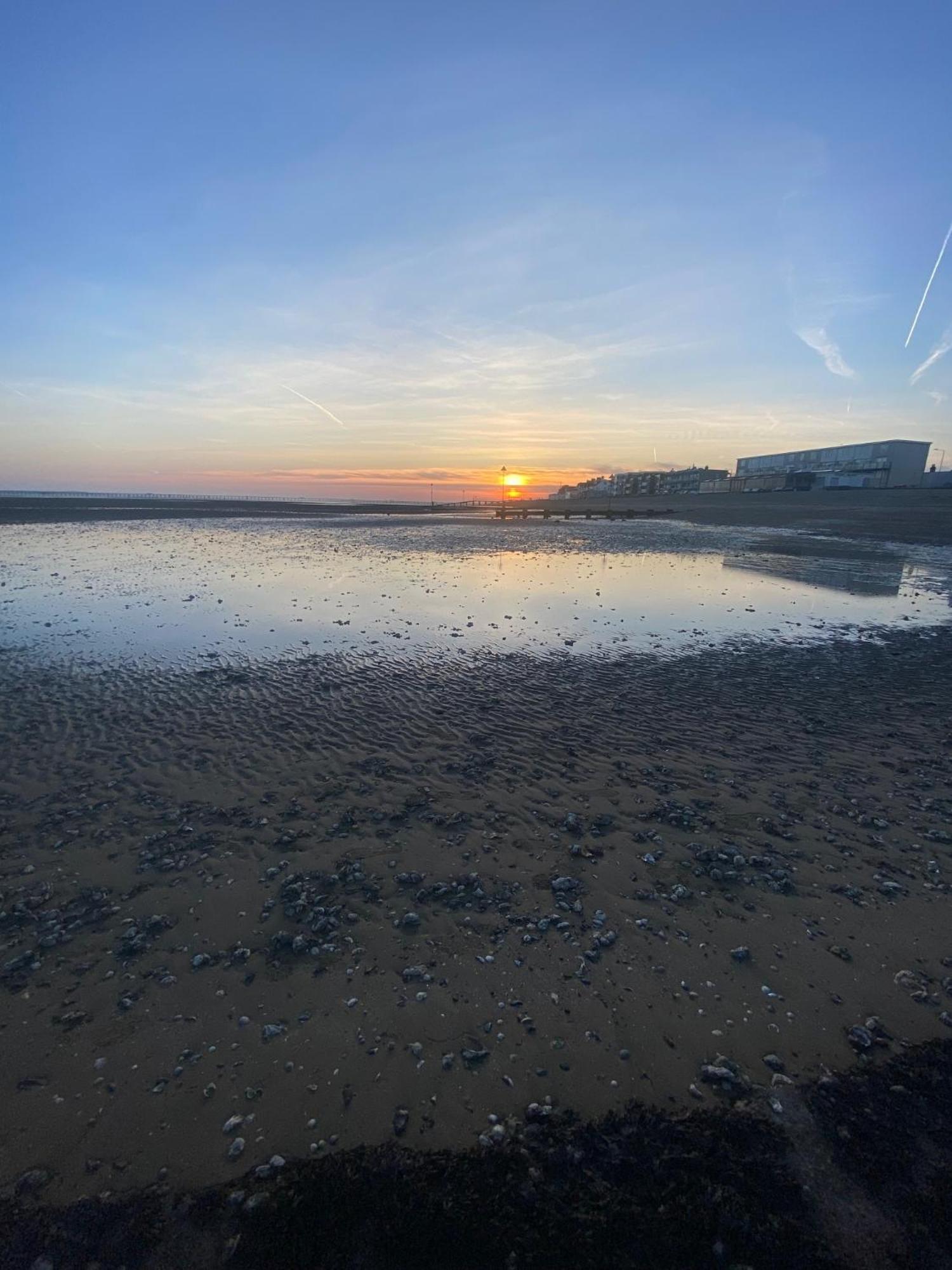 Pebbles Guest House Southend-on-Sea Exterior photo