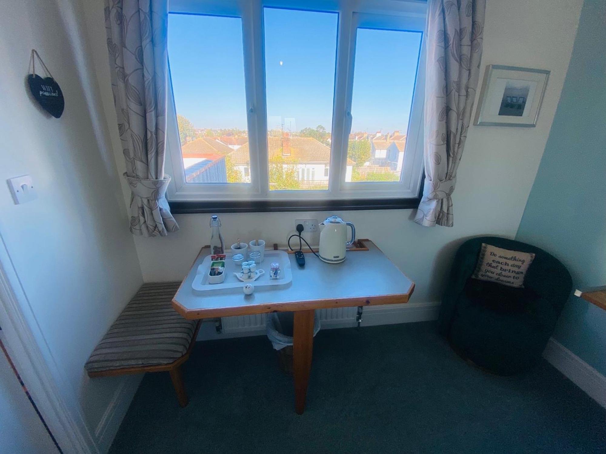 Pebbles Guest House Southend-on-Sea Room photo