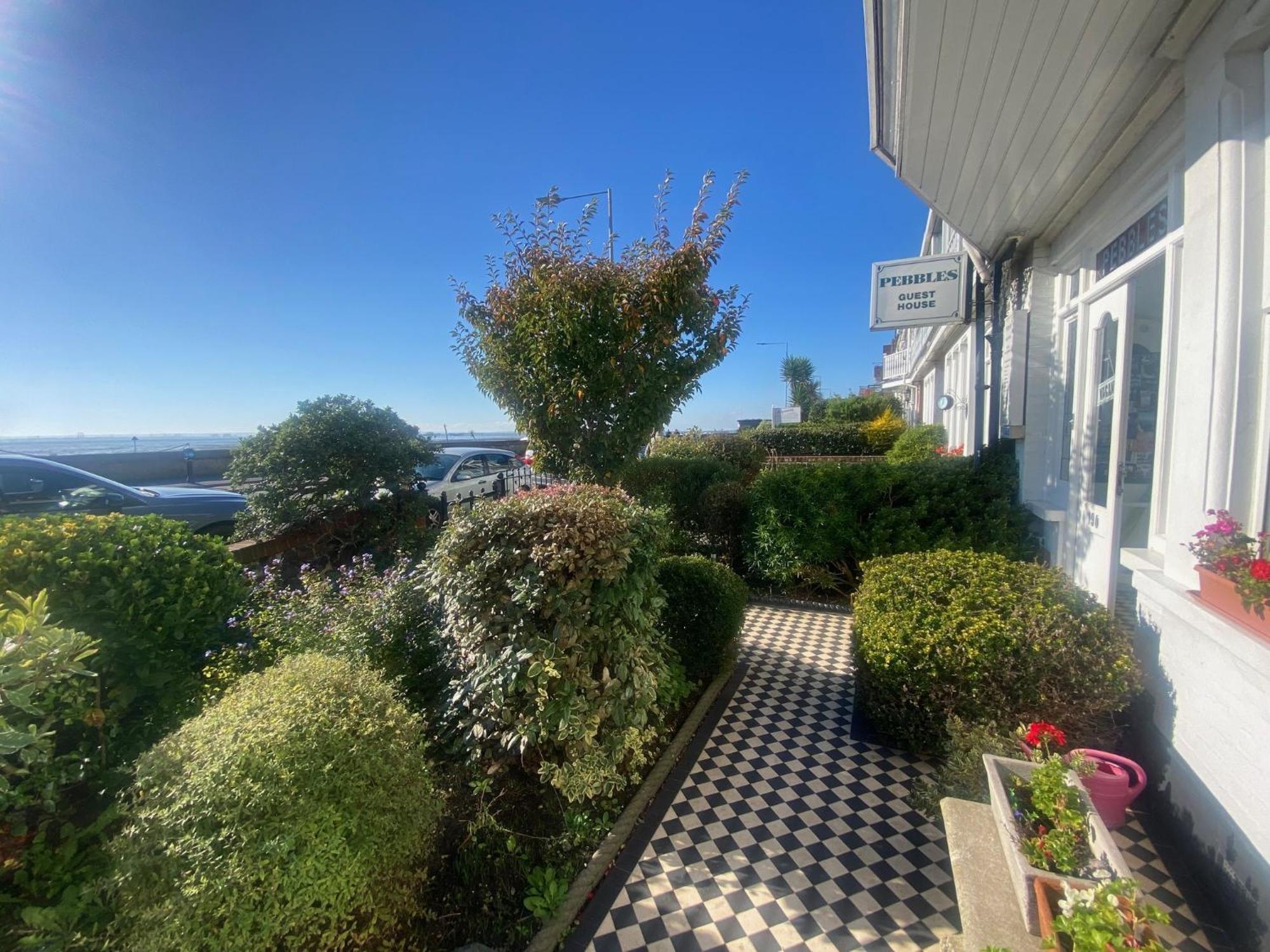 Pebbles Guest House Southend-on-Sea Exterior photo