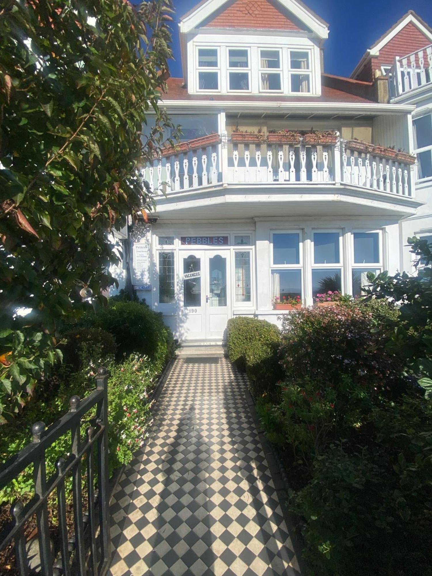 Pebbles Guest House Southend-on-Sea Exterior photo